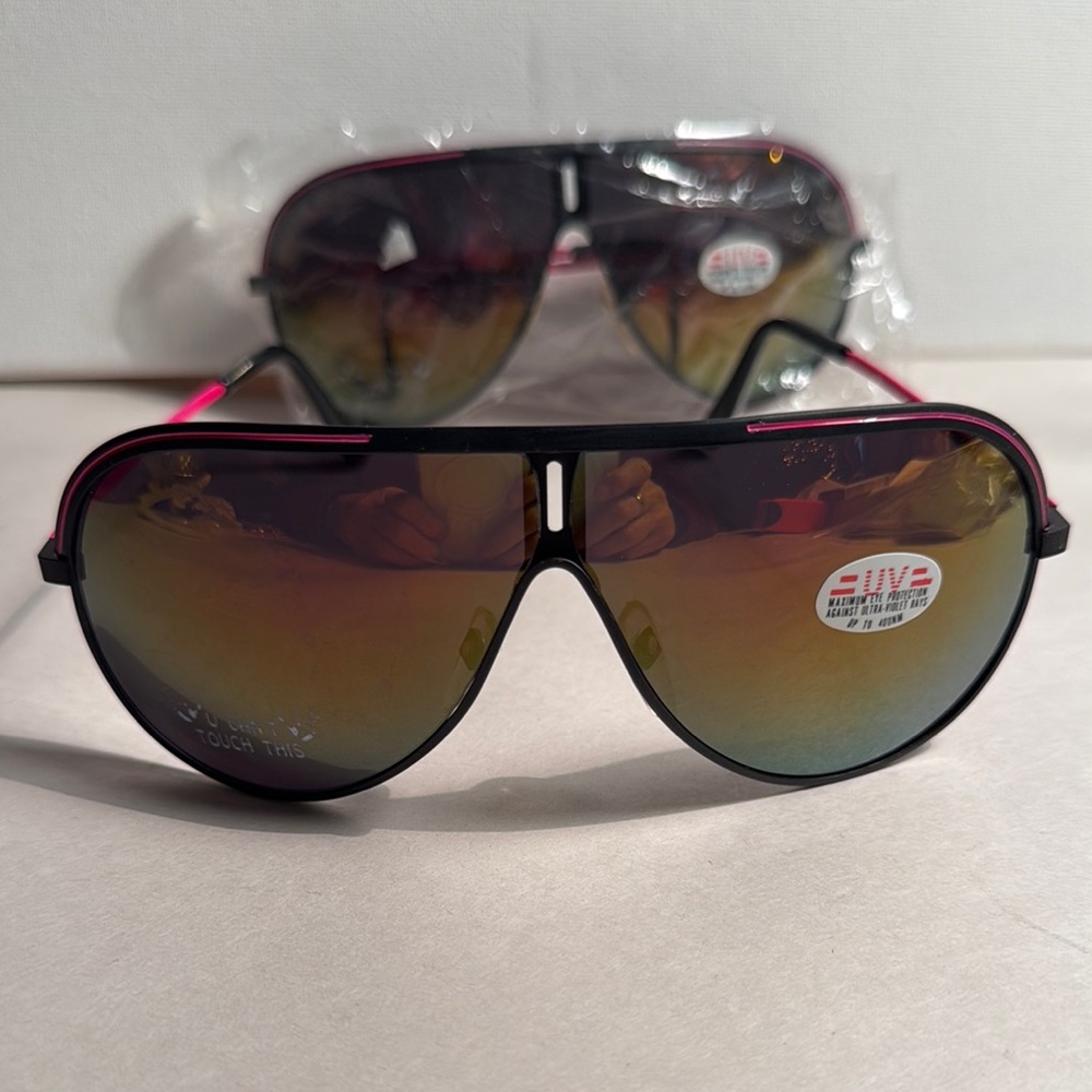 Retro Aviator Sunglasses with Pink Accents U Can’t Touch This